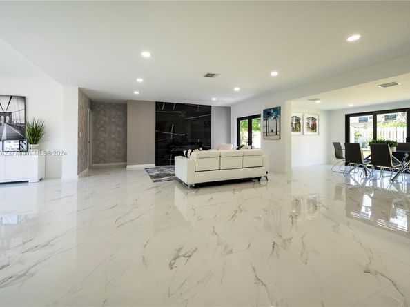 2308 SE 18 St, Fort Lauderdale FL 33316