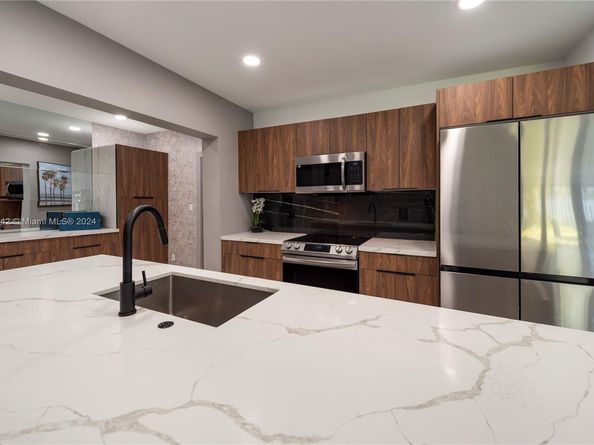 2308 SE 18 St, Fort Lauderdale FL 33316