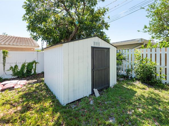 2308 SE 18 St, Fort Lauderdale FL 33316