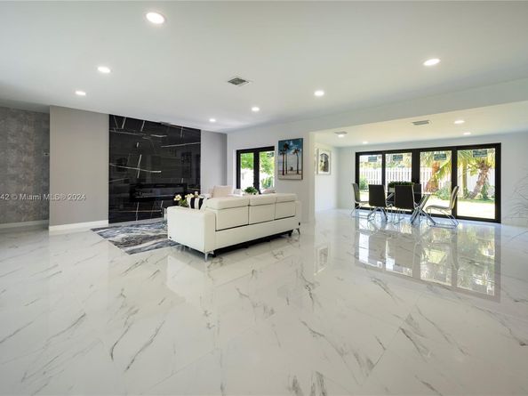 2308 SE 18 St, Fort Lauderdale FL 33316