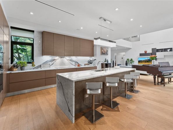 2803 Crystal Ct, Coconut Grove FL 33133