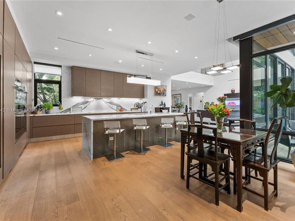 2803 Crystal Ct, Coconut Grove FL 33133