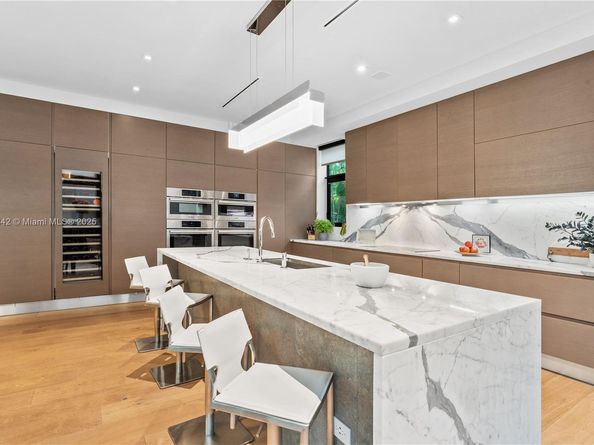 2803 Crystal Ct, Coconut Grove FL 33133
