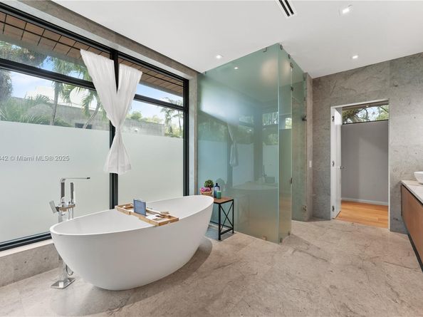 2803 Crystal Ct, Coconut Grove FL 33133