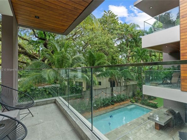2803 Crystal Ct, Coconut Grove FL 33133