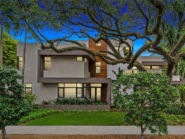 2803 Crystal Ct, Coconut Grove FL 33133