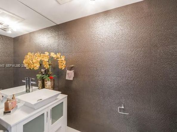 92 SW 3rd St 5108, Miami FL 33130