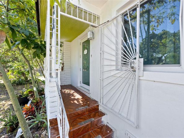 16050 NE 8th Ct, North Miami Beach FL 33162