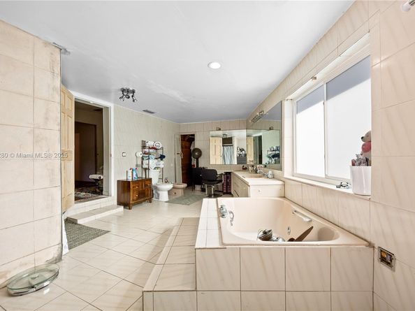 16050 NE 8th Ct, North Miami Beach FL 33162