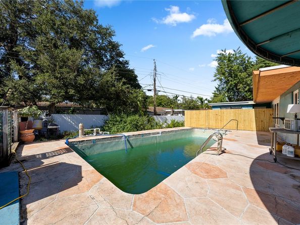 16050 NE 8th Ct, North Miami Beach FL 33162