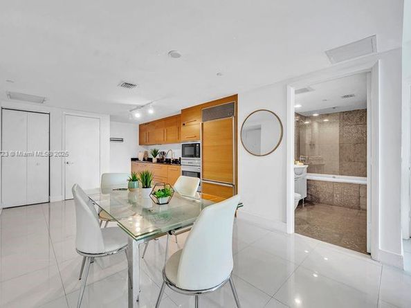 485 Brickell Ave 1711, Miami FL 33131
