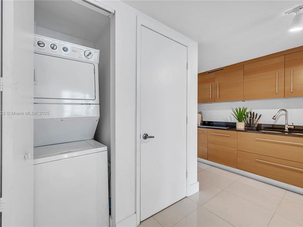 485 Brickell Ave 1711, Miami FL 33131