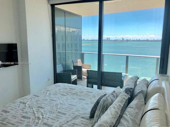 460 NE 28th St 1907, Miami FL 33137