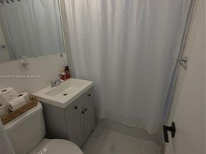 5041 SW 11th St, Plantation FL 33317