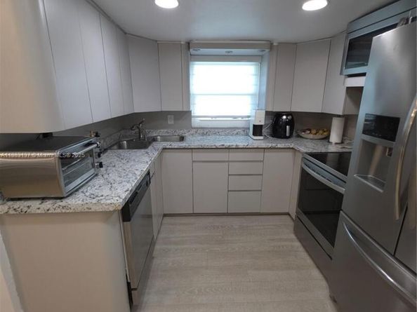 5041 SW 11th St, Plantation FL 33317