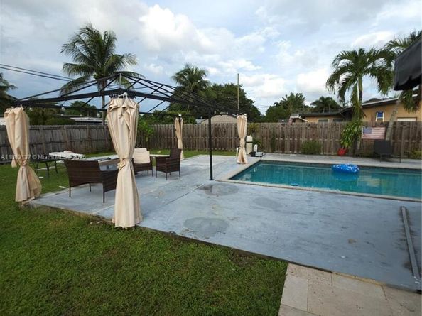 5041 SW 11th St, Plantation FL 33317