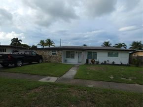 5041 SW 11th St, Plantation FL 33317