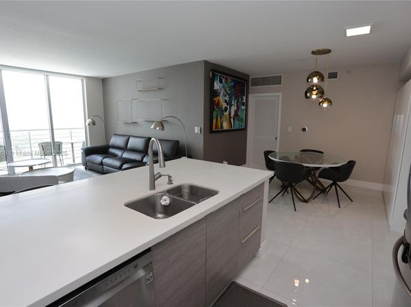 325 S Biscayne Blvd 1822, Miami FL 33131