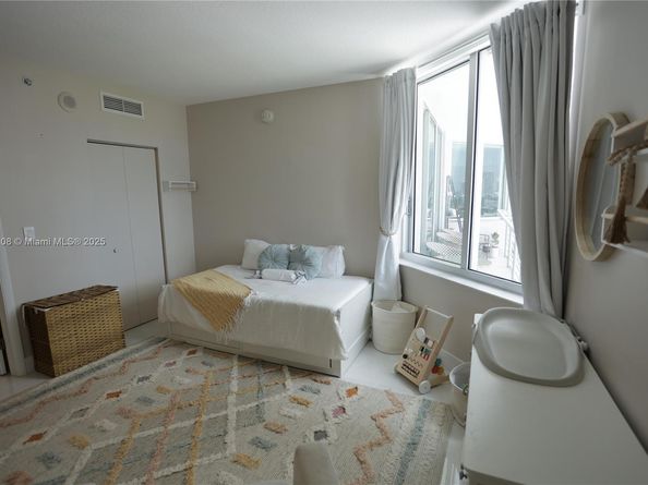 325 S Biscayne Blvd 1822, Miami FL 33131