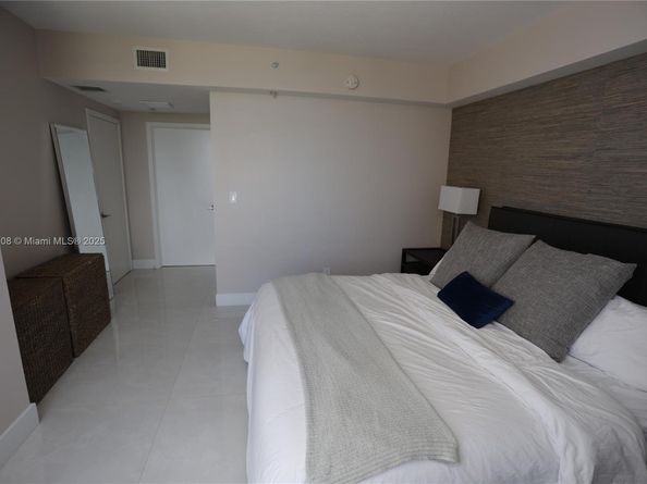 325 S Biscayne Blvd 1822, Miami FL 33131