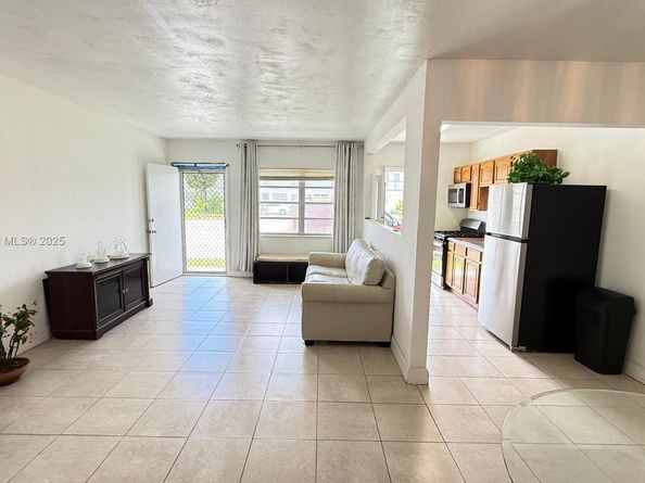 11 NE 204th St 6D, Miami Gardens FL 33179