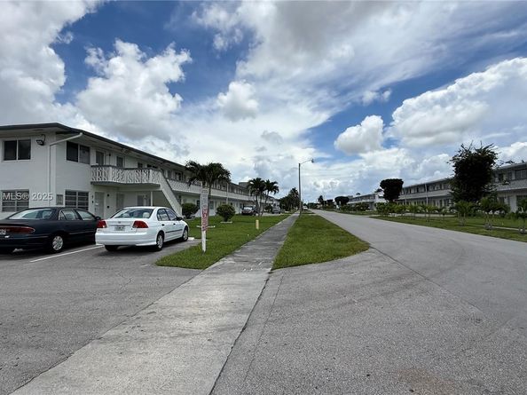 11 NE 204th St 6D, Miami Gardens FL 33179