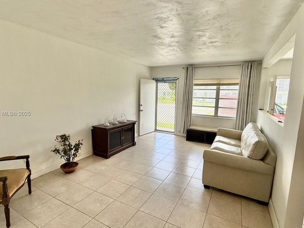 11 NE 204th St 6D, Miami Gardens FL 33179