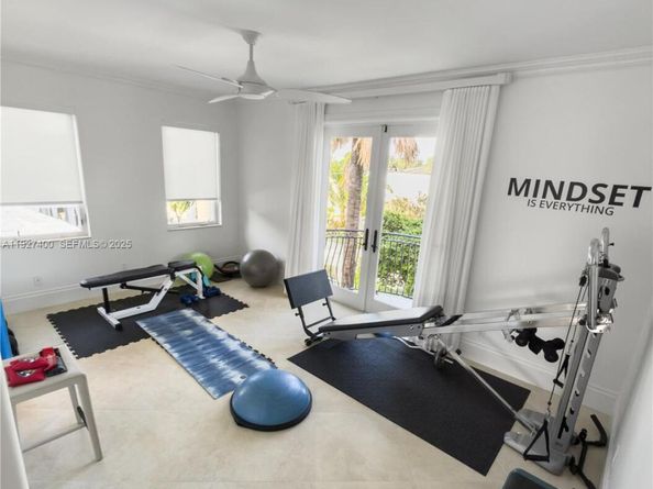 2320 NE 34th Ct, Lighthouse Point FL 33064