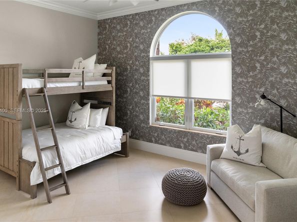 2320 NE 34th Ct, Lighthouse Point FL 33064