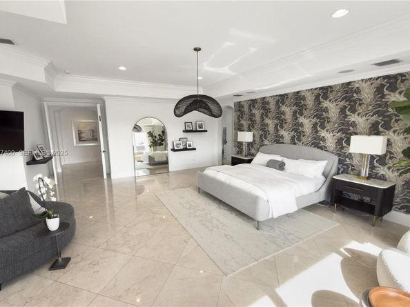 2320 NE 34th Ct, Lighthouse Point FL 33064