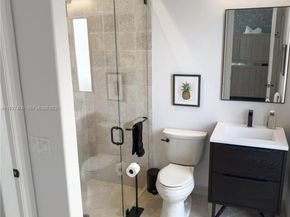 2320 NE 34th Ct, Lighthouse Point FL 33064