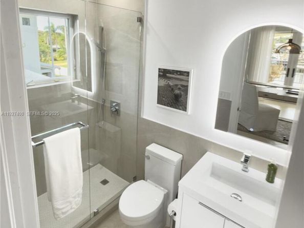 2320 NE 34th Ct, Lighthouse Point FL 33064