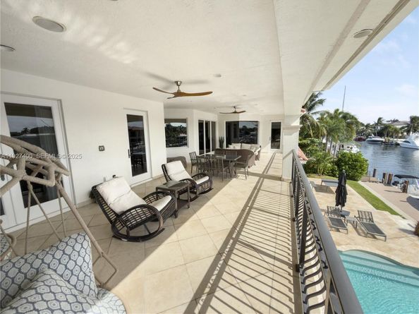 2320 NE 34th Ct, Lighthouse Point FL 33064