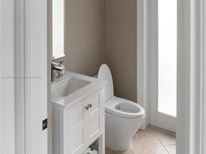 2320 NE 34th Ct, Lighthouse Point FL 33064