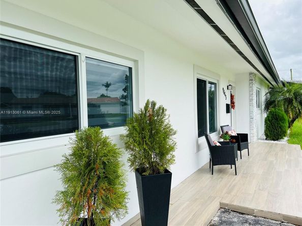 9645 SW 10th Ter, Miami FL 33174