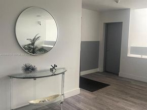 16500 Golf Club Rd 204, Weston FL 33326