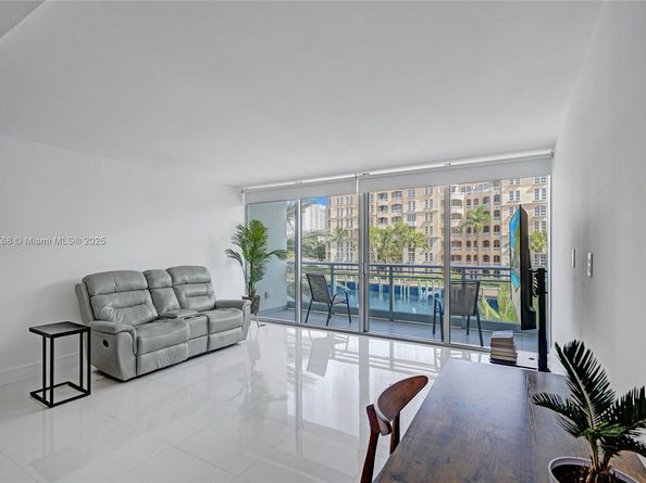 2950 NE 188th Street 225, Aventura FL 33180