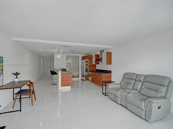 2950 NE 188th Street 225, Aventura FL 33180