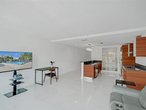 2950 NE 188th Street 225, Aventura FL 33180