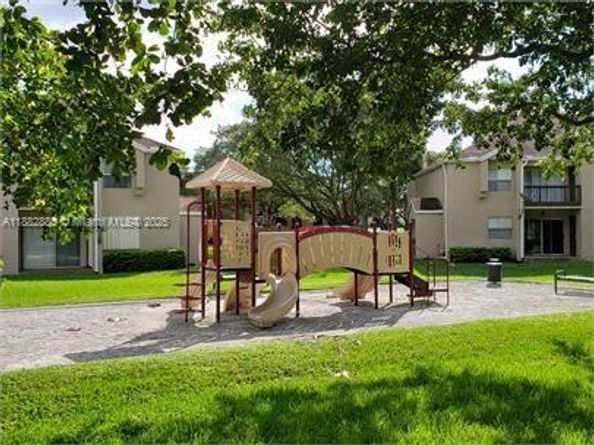 461 SW 113th Way 461, Pembroke Pines FL 33025
