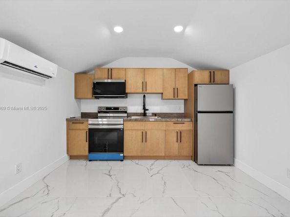3389 NW 14th Ave, Miami FL 33142