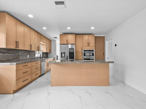3389 NW 14th Ave, Miami FL 33142