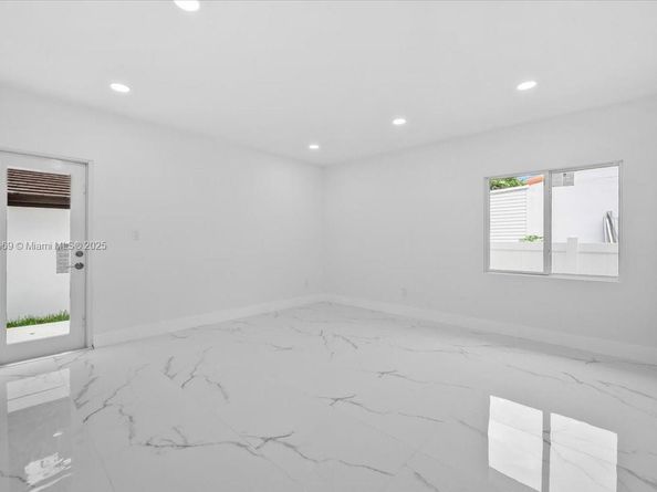3389 NW 14th Ave, Miami FL 33142