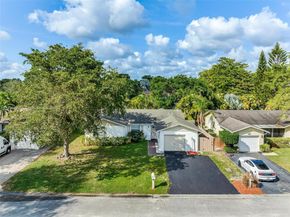 2452 NW 98th Ln, Coral Springs FL 33065