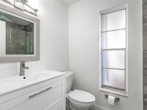 2452 NW 98th Ln, Coral Springs FL 33065