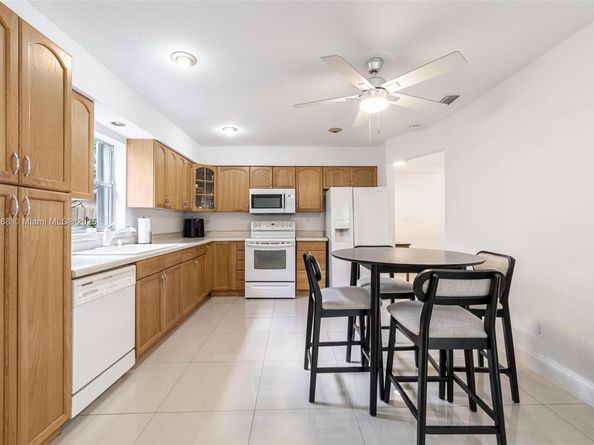 2452 NW 98th Ln, Coral Springs FL 33065
