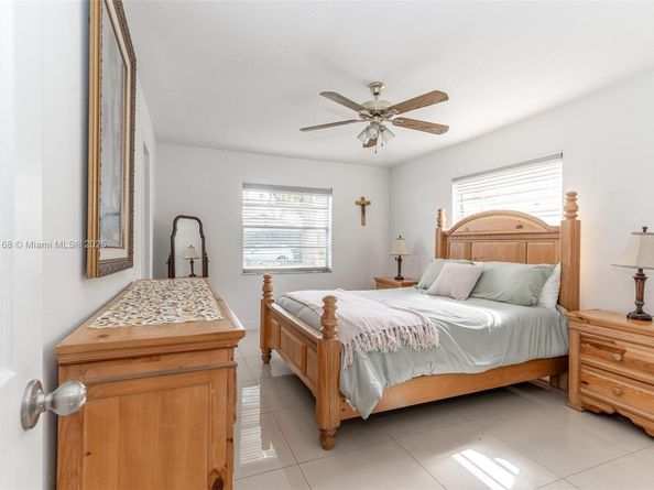 2452 NW 98th Ln, Coral Springs FL 33065
