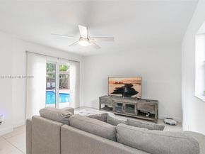 2452 NW 98th Ln, Coral Springs FL 33065