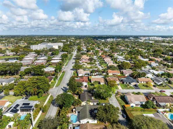 2452 NW 98th Ln, Coral Springs FL 33065