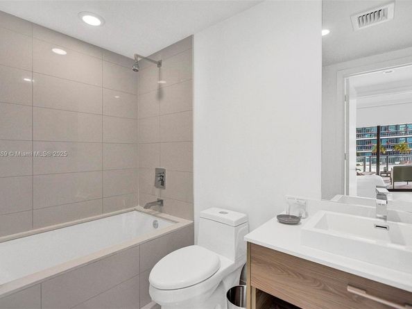 1300 S Miami Ave 1407, Miami FL 33130